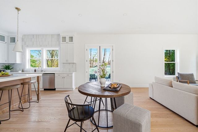 16 Hillside Park, Melrose, MA 02176