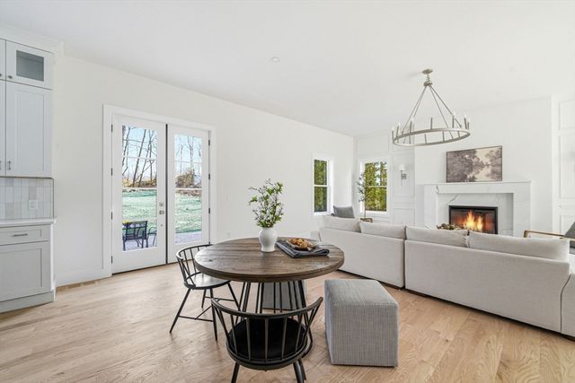 16 Hillside Park, Melrose, MA 02176