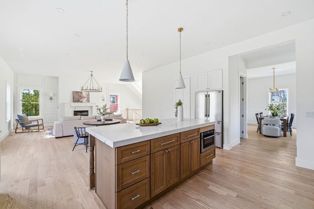 16 Hillside Park, Melrose, MA 02176