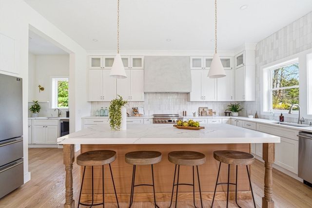 16 Hillside Park, Melrose, MA 02176