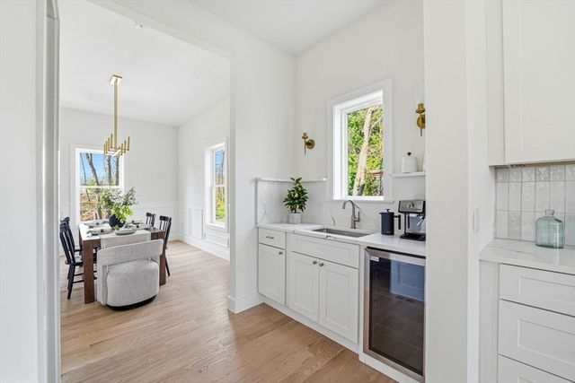 16 Hillside Park, Melrose, MA 02176