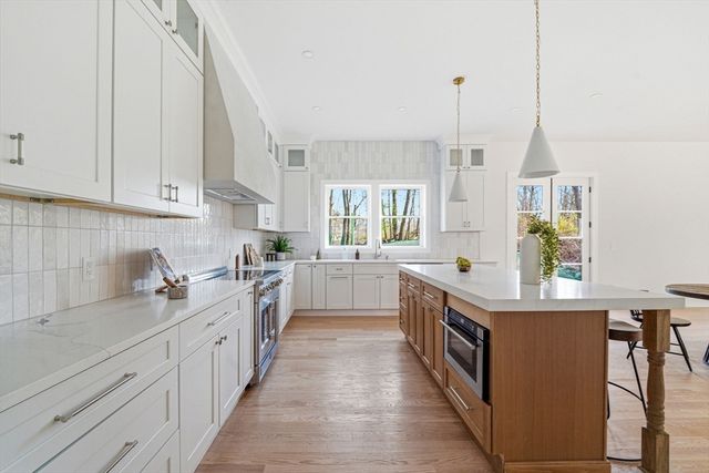 16 Hillside Park, Melrose, MA 02176