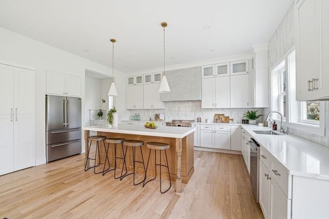 16 Hillside Park, Melrose, MA 02176