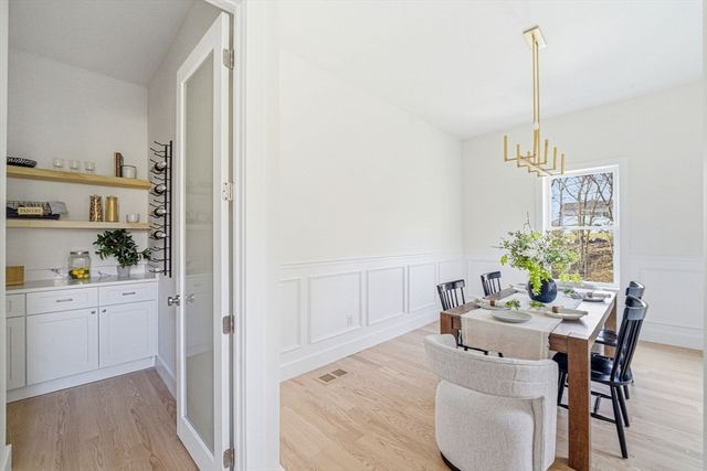16 Hillside Park, Melrose, MA 02176