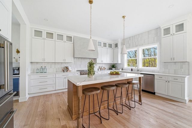 16 Hillside Park, Melrose, MA 02176