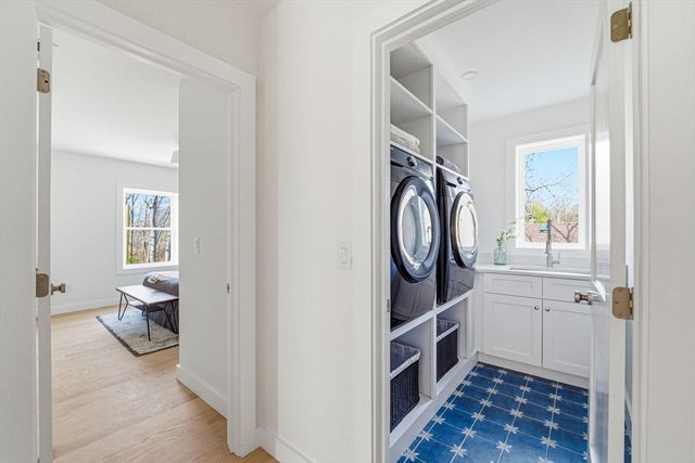 16 Hillside Park, Melrose, MA 02176