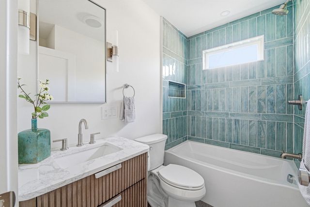 16 Hillside Park, Melrose, MA 02176