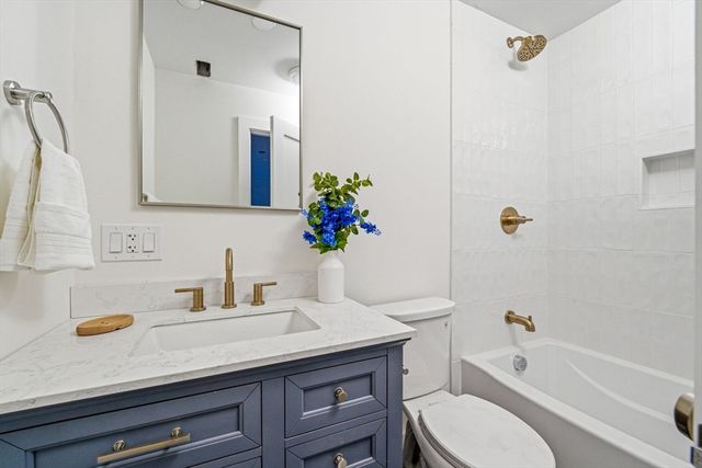 16 Hillside Park, Melrose, MA 02176