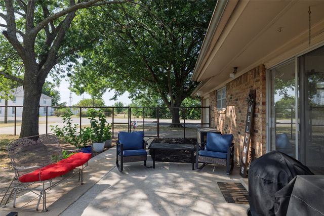 239 S Pine Street, Muenster, TX 76252