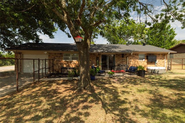 239 S Pine Street, Muenster, TX 76252