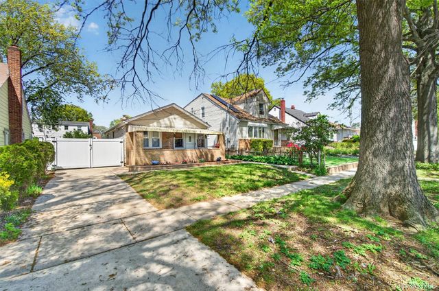500 Pershing Boulevard, Rockville Centre, NY 11570