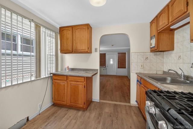 500 Pershing Boulevard, Rockville Centre, NY 11570