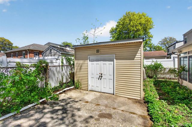 500 Pershing Boulevard, Rockville Centre, NY 11570