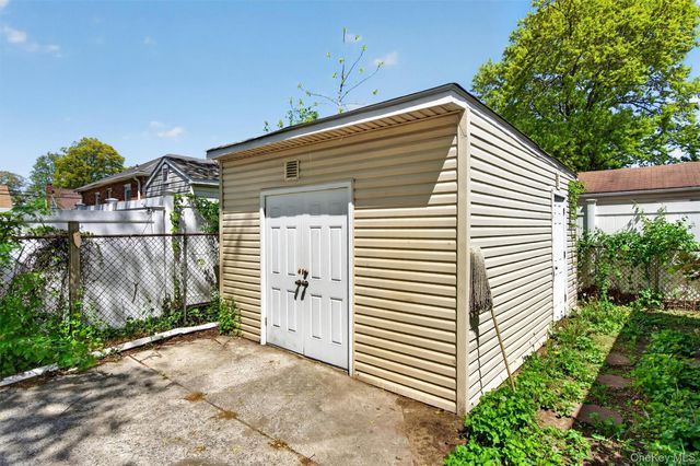 500 Pershing Boulevard, Rockville Centre, NY 11570