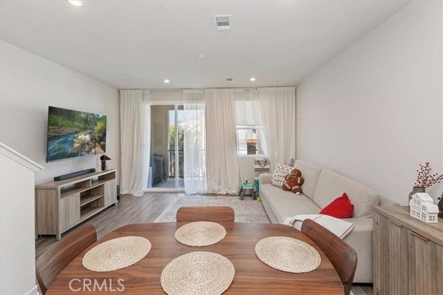 129 Dove Lndg, Covina, CA 91722