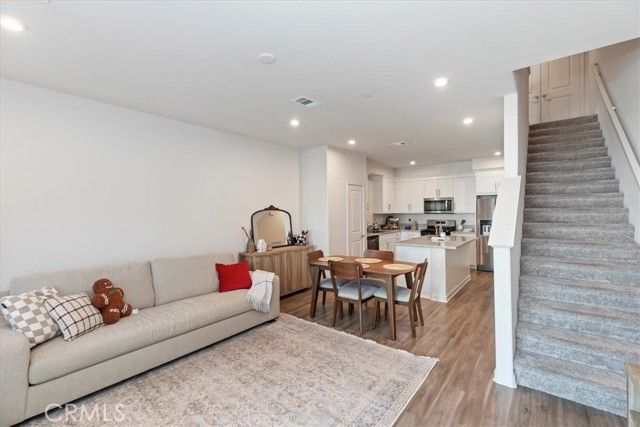 129 Dove Lndg, Covina, CA 91722