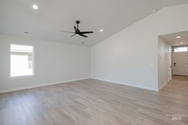 2433 N Silver Wolf Ave, Star, ID 83669