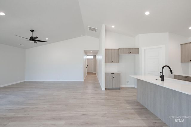 2433 N Silver Wolf Ave, Star, ID 83669