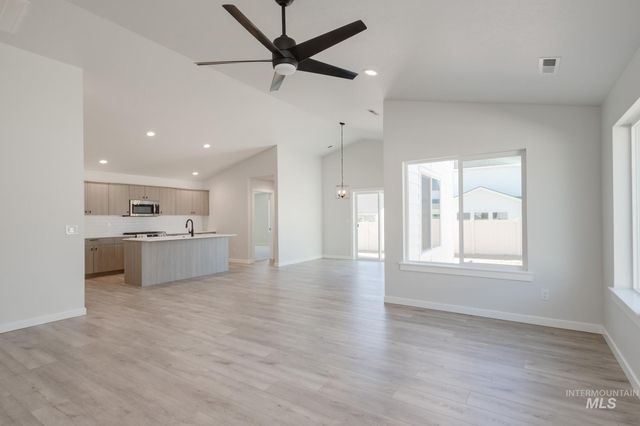 2433 N Silver Wolf Ave, Star, ID 83669