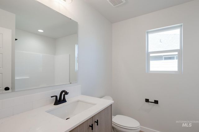 2433 N Silver Wolf Ave, Star, ID 83669