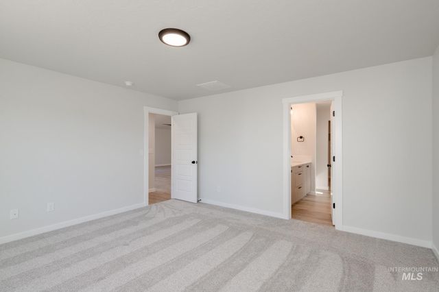 2433 N Silver Wolf Ave, Star, ID 83669