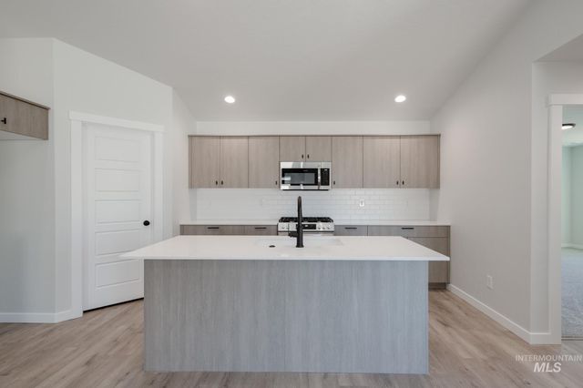 2433 N Silver Wolf Ave, Star, ID 83669