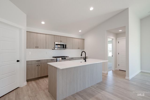 2433 N Silver Wolf Ave, Star, ID 83669