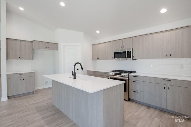 2433 N Silver Wolf Ave, Star, ID 83669