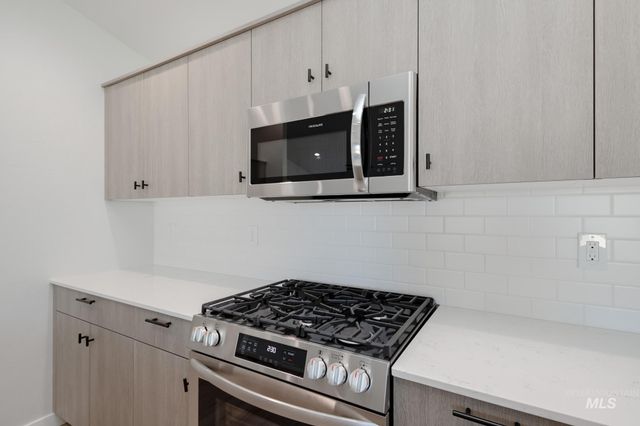 2433 N Silver Wolf Ave, Star, ID 83669