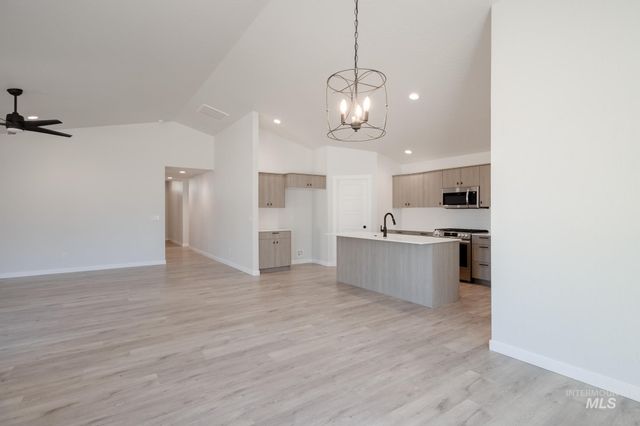 2433 N Silver Wolf Ave, Star, ID 83669