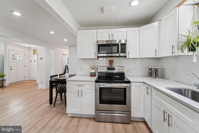 10 LUKE DR, Pasadena, MD 21122