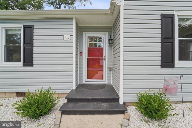 10 LUKE DR, Pasadena, MD 21122
