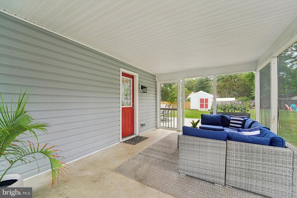 10 LUKE DR, Pasadena, MD 21122