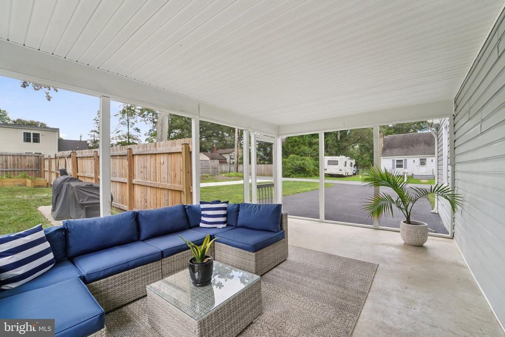 10 LUKE DR, Pasadena, MD 21122