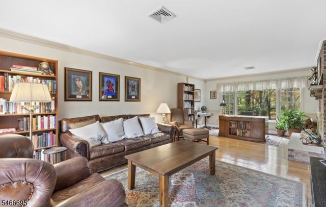 8 Stacy Ln, Bernards Twp., NJ 07920