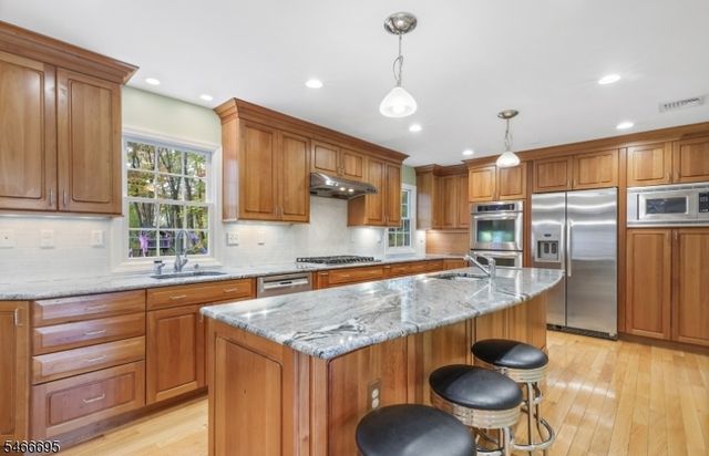 8 Stacy Ln, Bernards Twp., NJ 07920