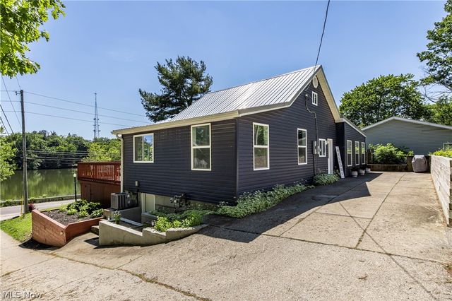 590 Pear Drive, Akron, OH 44319