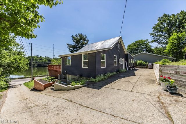 590 Pear Drive, Akron, OH 44319