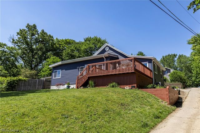 590 Pear Drive, Akron, OH 44319