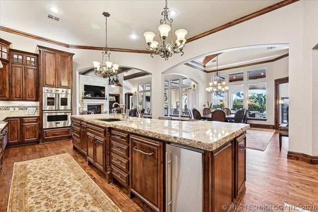 5909 W Twin Oaks Street, Broken Arrow, OK 74011