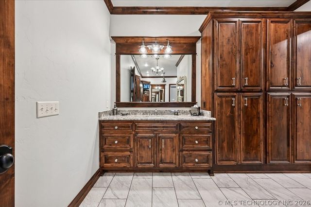 5909 W Twin Oaks Street, Broken Arrow, OK 74011