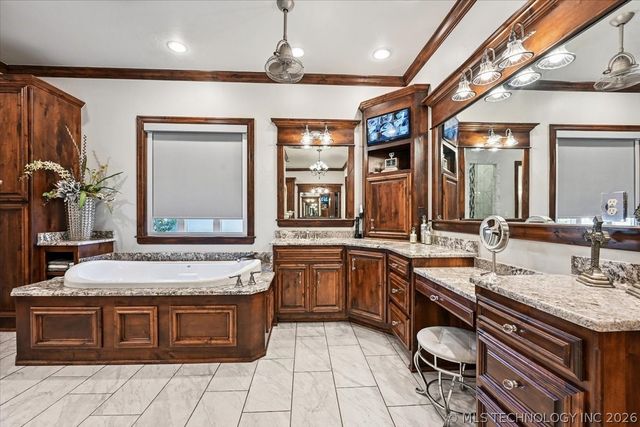 5909 W Twin Oaks Street, Broken Arrow, OK 74011