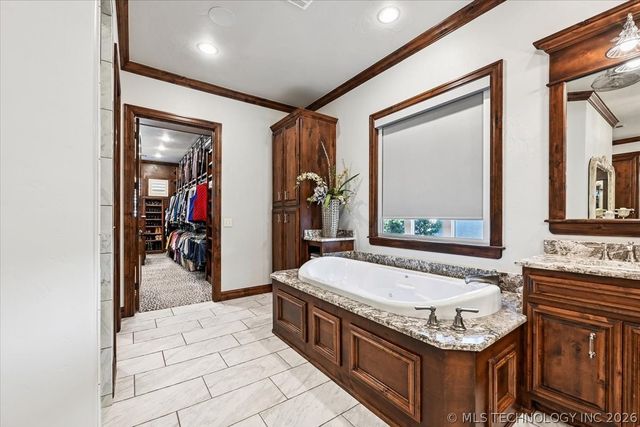 5909 W Twin Oaks Street, Broken Arrow, OK 74011