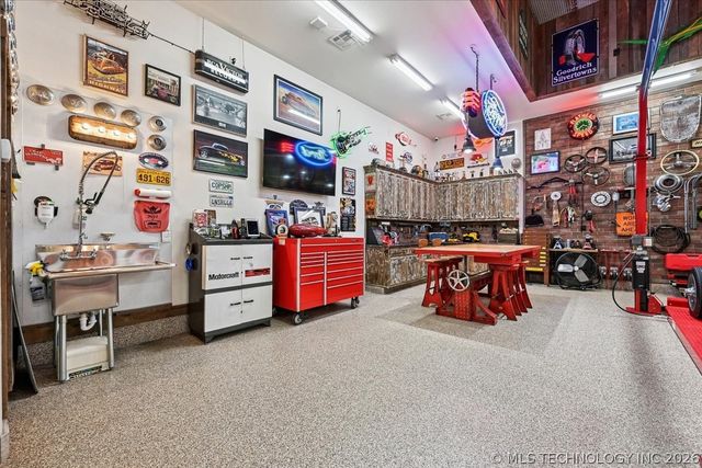 5909 W Twin Oaks Street, Broken Arrow, OK 74011