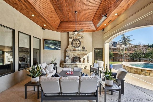 5909 W Twin Oaks Street, Broken Arrow, OK 74011