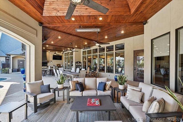 5909 W Twin Oaks Street, Broken Arrow, OK 74011