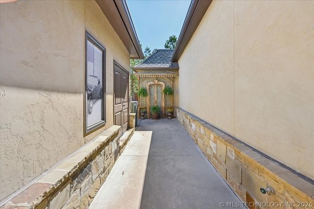 5909 W Twin Oaks Street, Broken Arrow, OK 74011