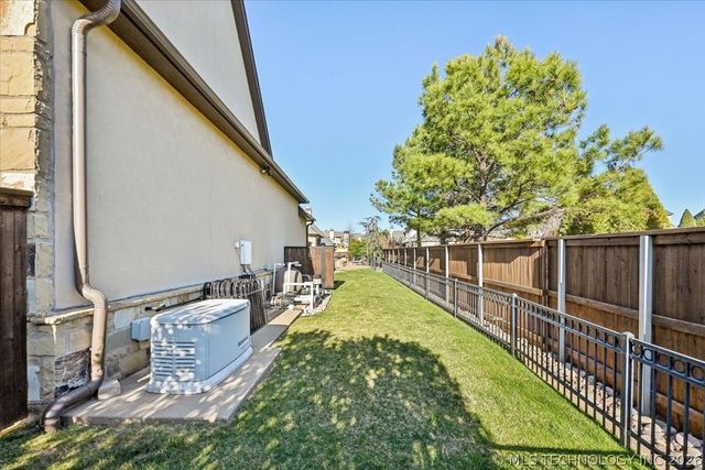 5909 W Twin Oaks Street, Broken Arrow, OK 74011