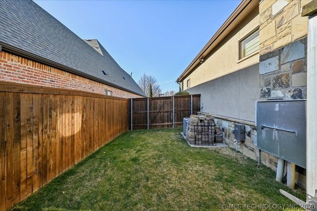 5909 W Twin Oaks Street, Broken Arrow, OK 74011