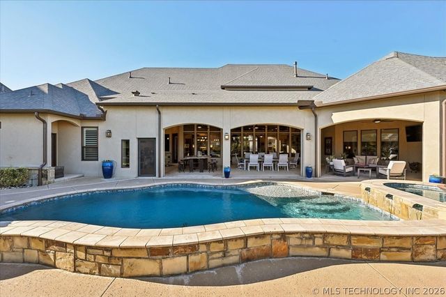 5909 W Twin Oaks Street, Broken Arrow, OK 74011